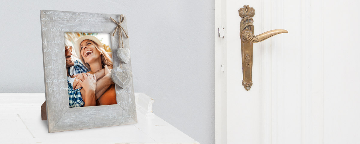 Valentinstag Lead Image Produktseite-Fotorahmen-Romantisch Schreibtisch Tuere Fotorahmen