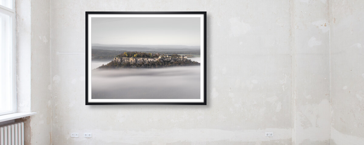 Burg Koenigstein im Nebel Elbsandsteingebirge