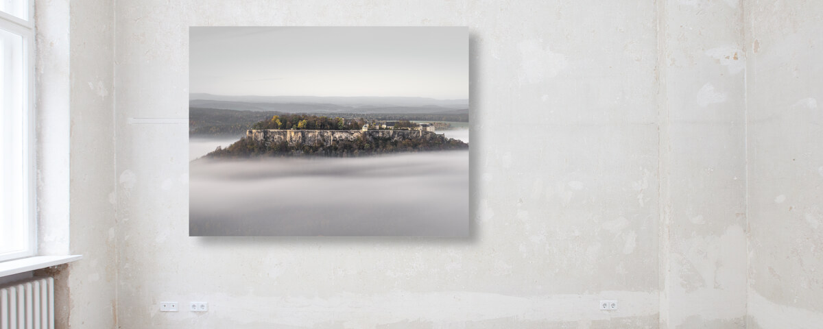 Burg Koenigstein im Nebel Elbsandsteingebirge