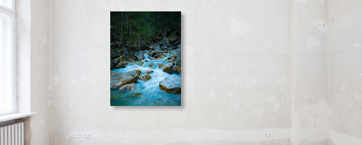 Gebirgsbach in den Alpen