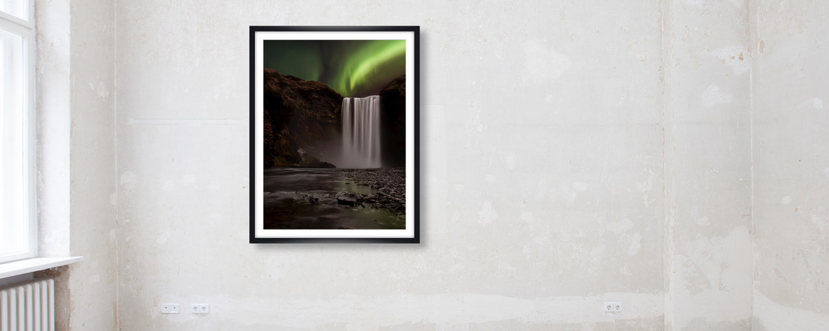 Photo de chute d'eau avec aurore boréale