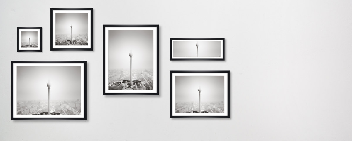 Berliner Fernsehturm im Nebel