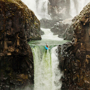Wasserfall Sprung im Kajak