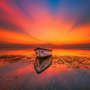 Fischerboot bei Sonnenaufgang auf Bali