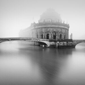 Berliner Bode-Museum im Nebel