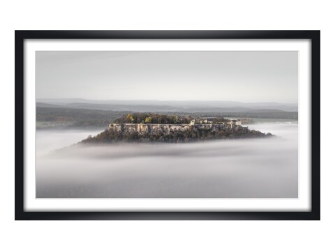 Burg Koenigstein im Nebel Elbsandsteingebirge