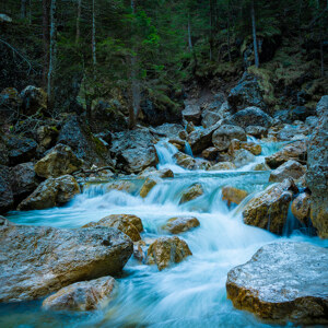 Gebirgsbach in den Alpen