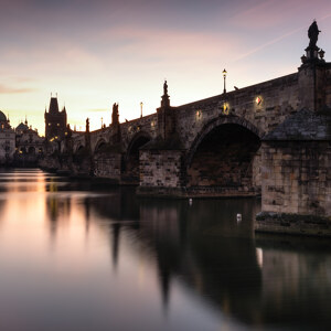 Karluv most bei Sonnenaufgang