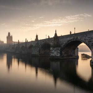 Karluv most im Nebel