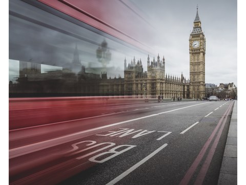 Tower Bridge und Bus in London