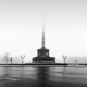 Siegessaeule im Nebel