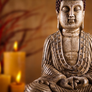 Buddha mit Kerzen