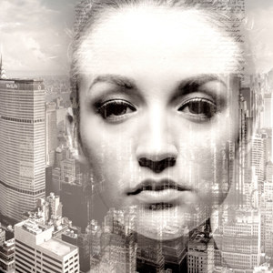 Poträt Frau in Stadt