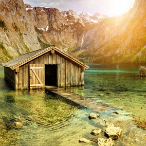 Seehütte in den Alpen
